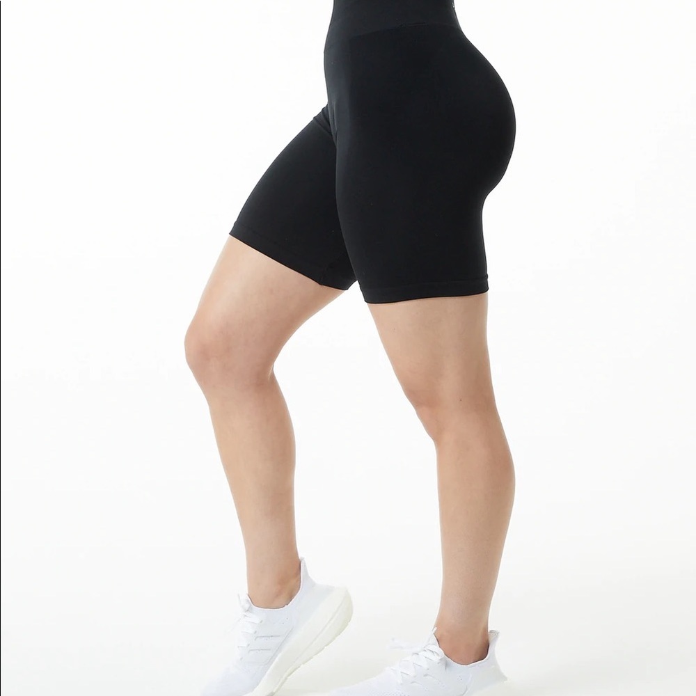 Alphalete AMPLIFY SHORT 7.5"